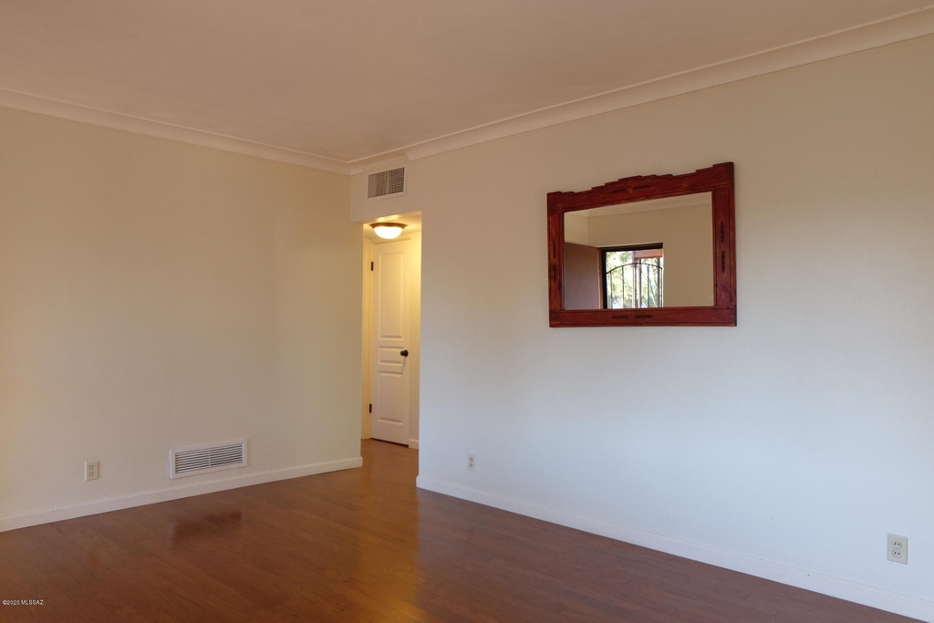 1311 E Water Street - Photo 7