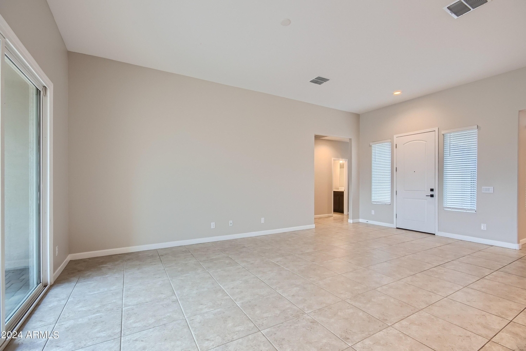 38137 W Nina Street - Photo 5