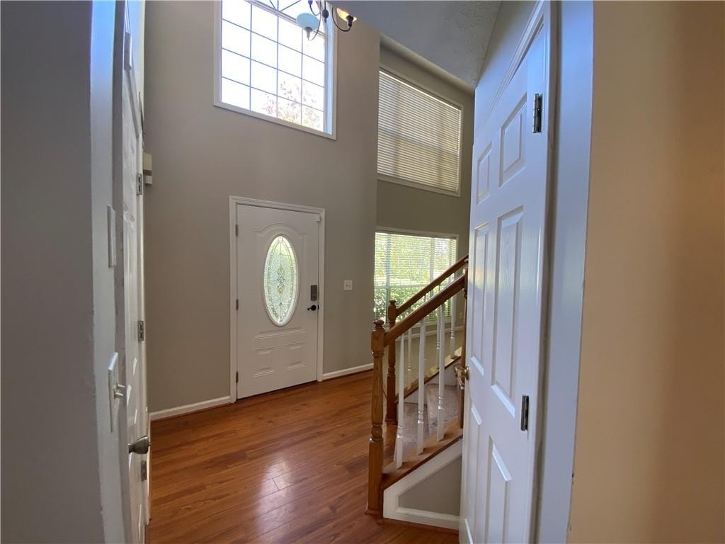 605 Suwanee Lakes Circle - Photo 2