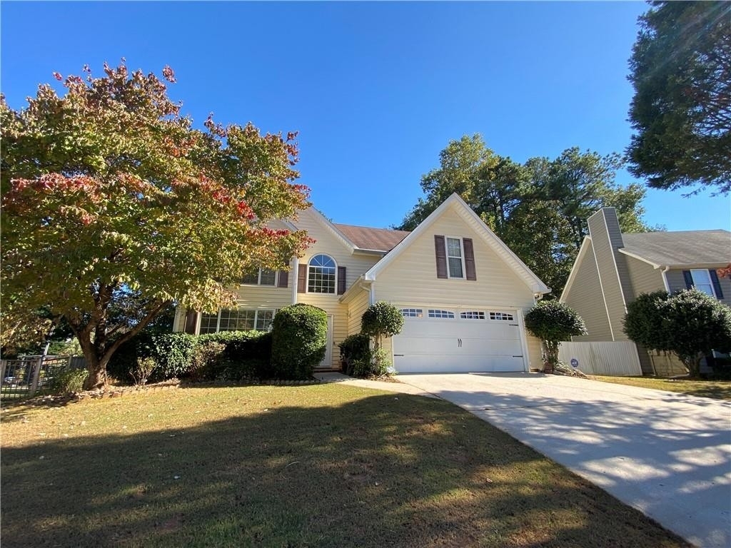 605 Suwanee Lakes Circle - Photo 1