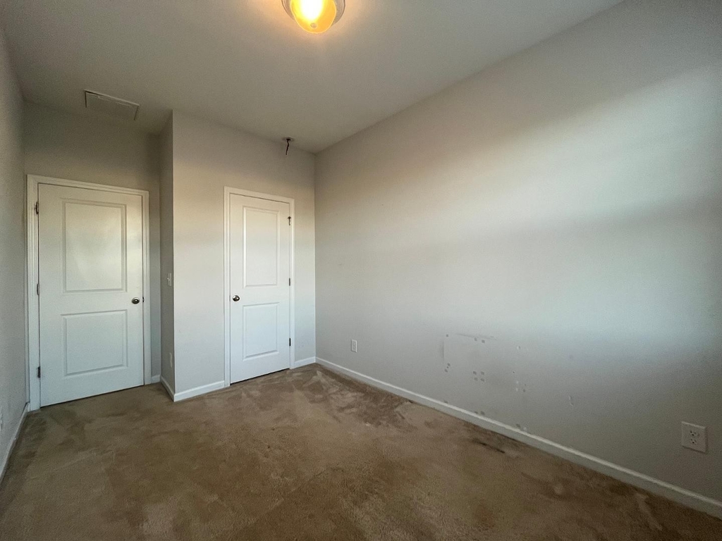 1063 Fitchie Place - Photo 10