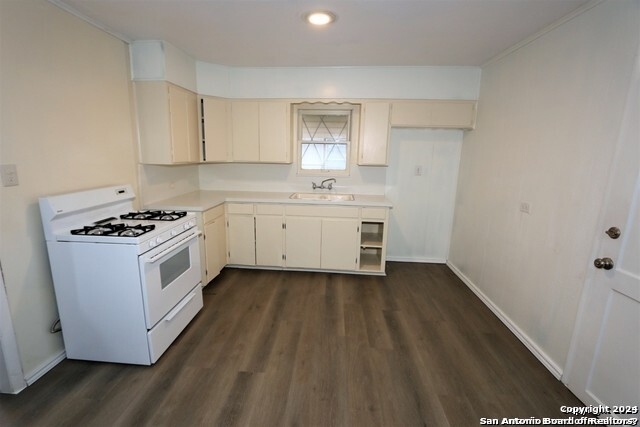 1135 Gladstone - Photo 2