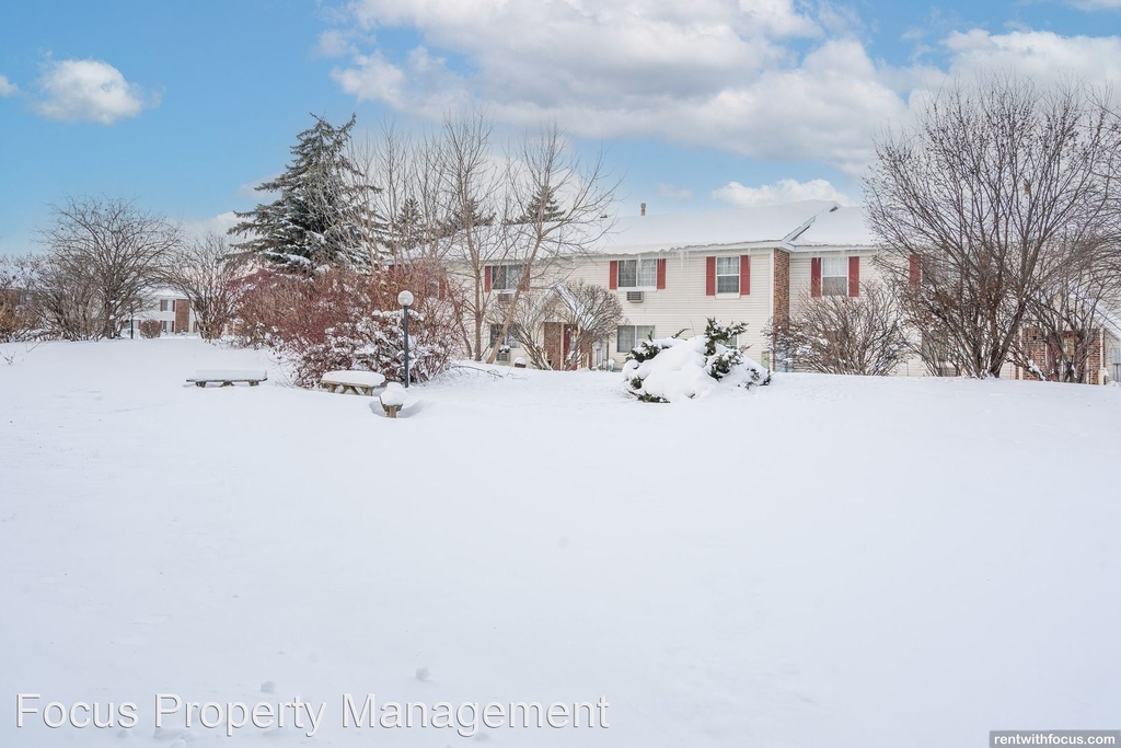 276 Grand Ct - Photo 0