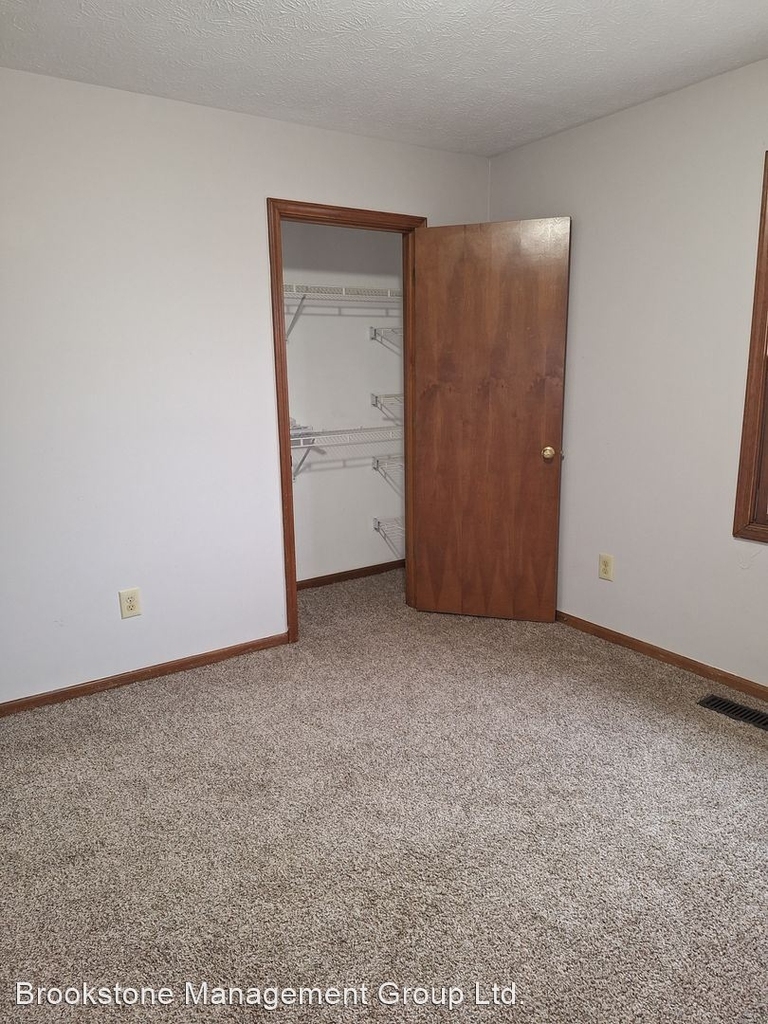 1525 Hawk Circle - Photo 2