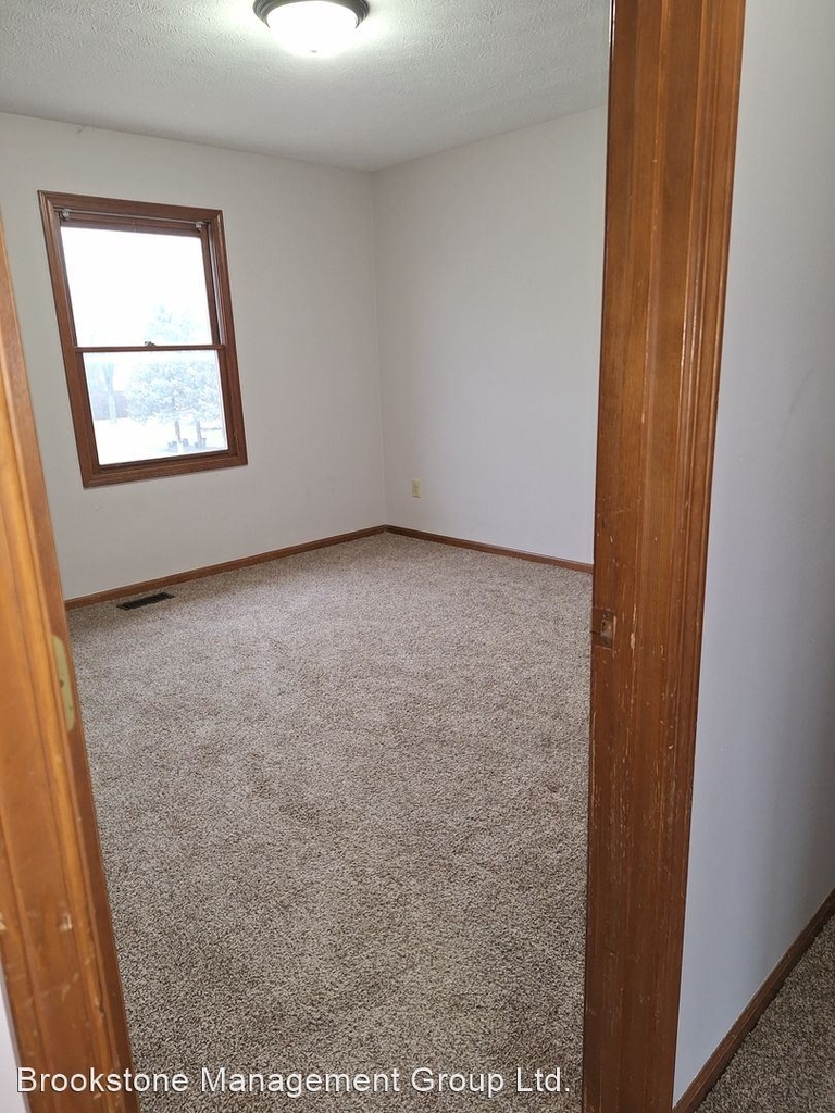 1525 Hawk Circle - Photo 3