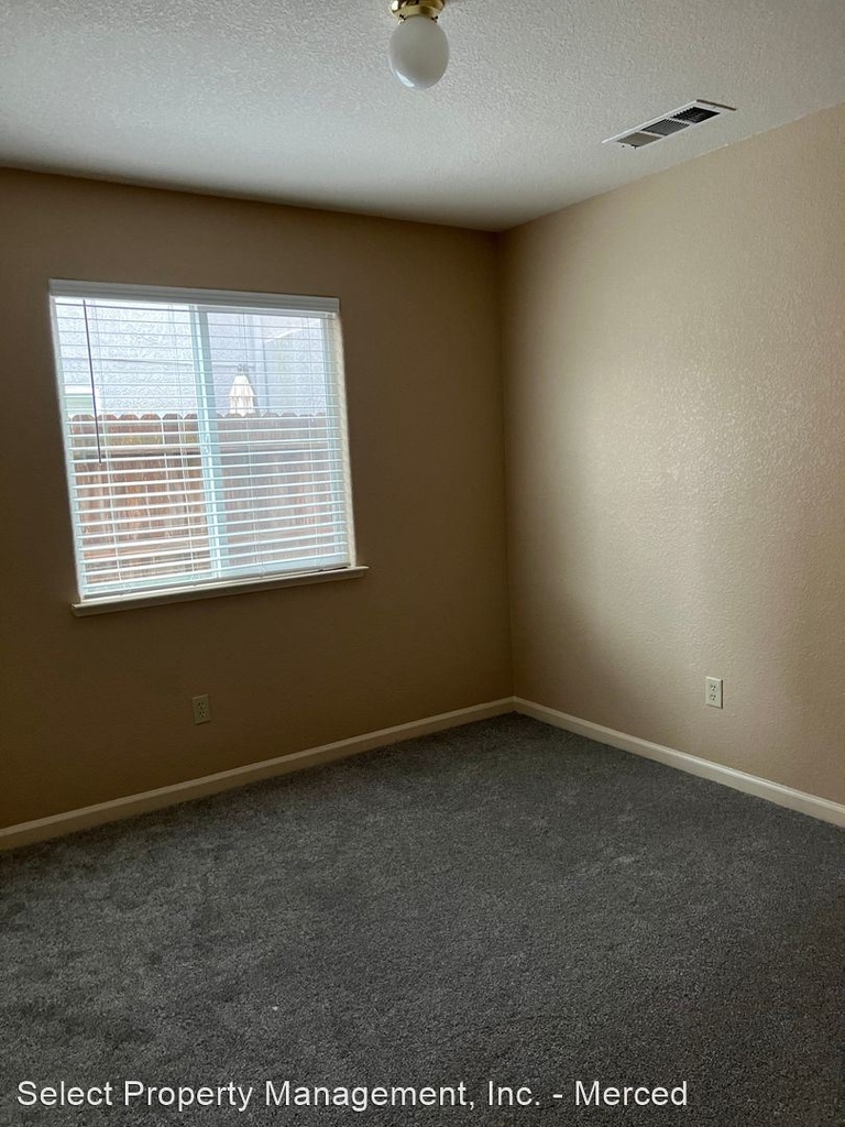 1160 Mazatlan Pl - Photo 2