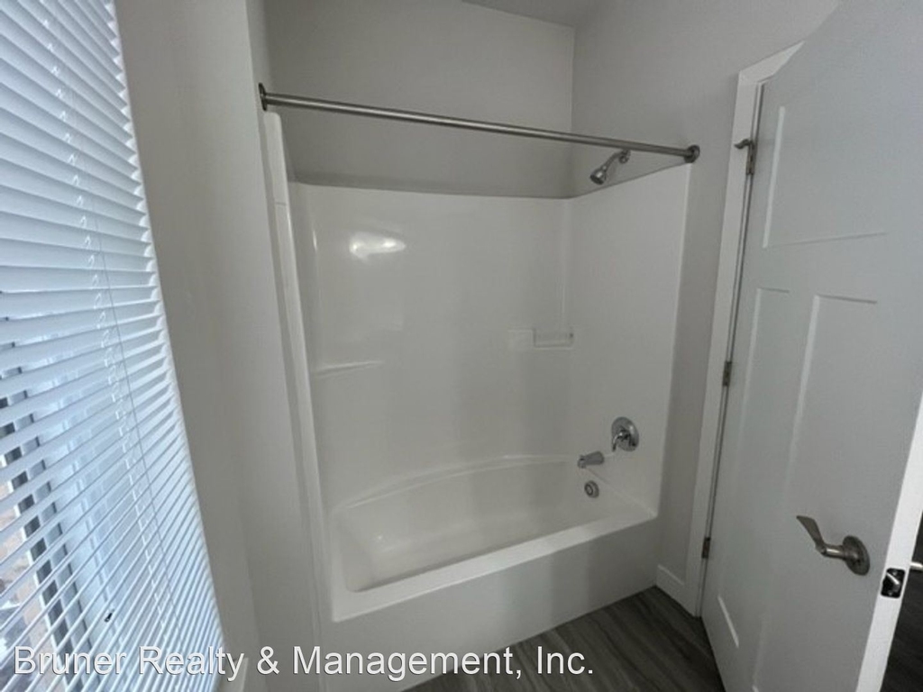 1400 N Windsor Ave - Photo 9