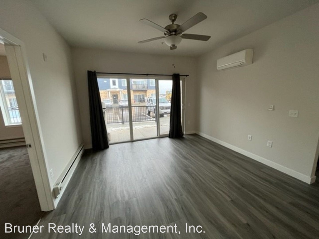 1400 N Windsor Ave - Photo 1