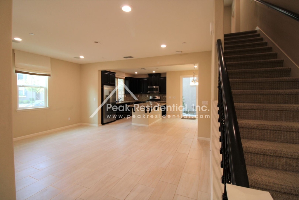 1033 Provence Village Dr - Photo 2