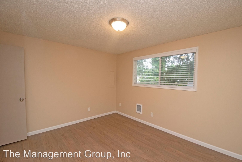 2202 E 35th Street - Photo 14