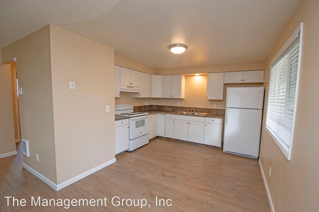 2202 E 35th Street - Photo 2