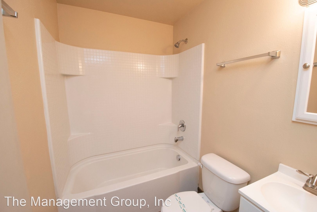 2202 E 35th Street - Photo 7