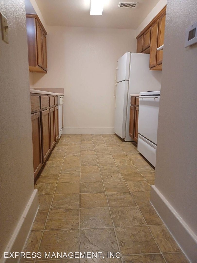 20 E. 9th Street - Photo 5