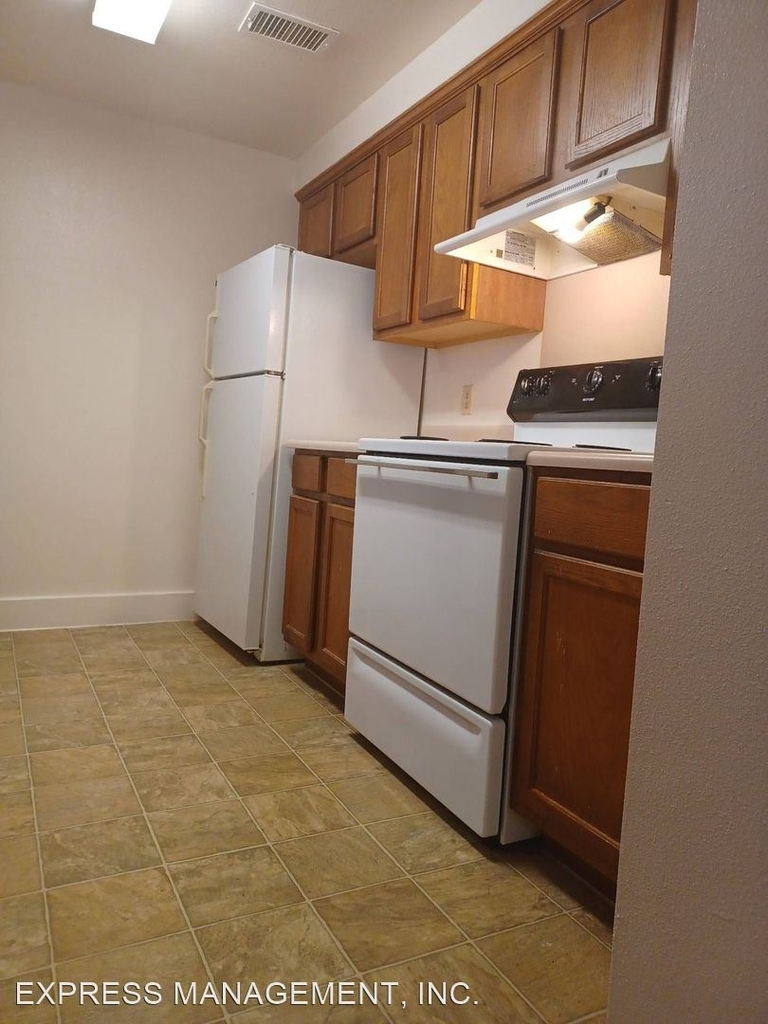 20 E. 9th Street - Photo 6
