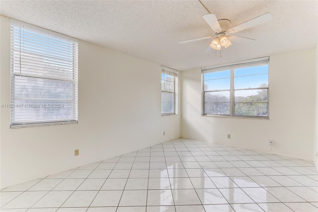 9235 Lagoon Pl - Photo 20