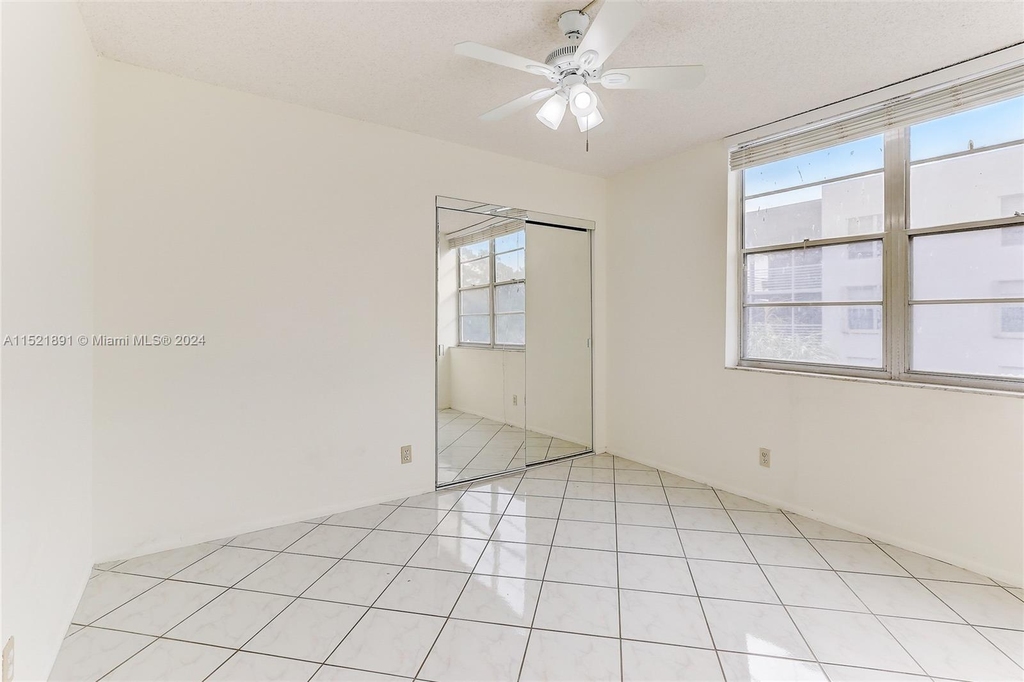 9235 Lagoon Pl - Photo 18