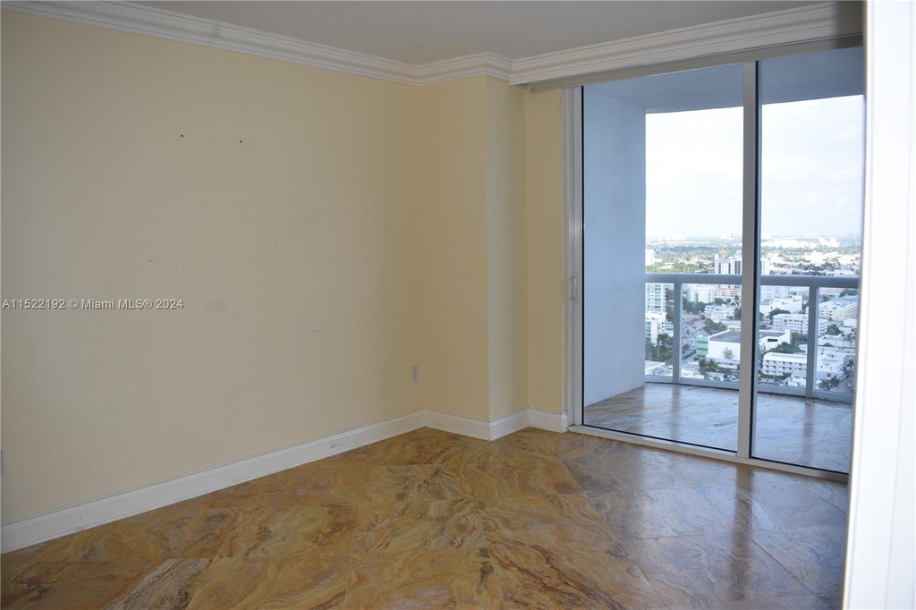 6365 Collins Ave - Photo 8