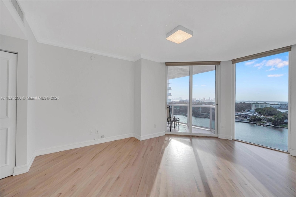 4775 Collins Ave - Photo 16