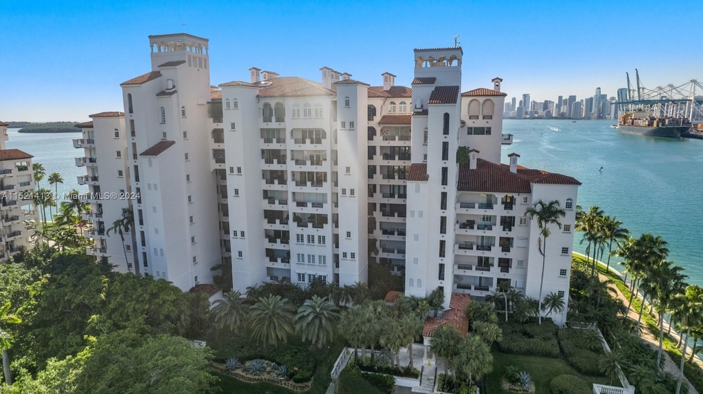 5365 Fisher Island Dr - Photo 43