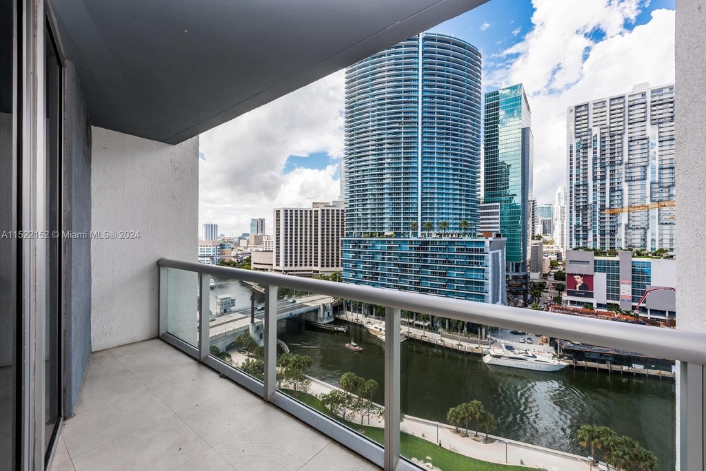 475 Brickell Ave - Photo 2