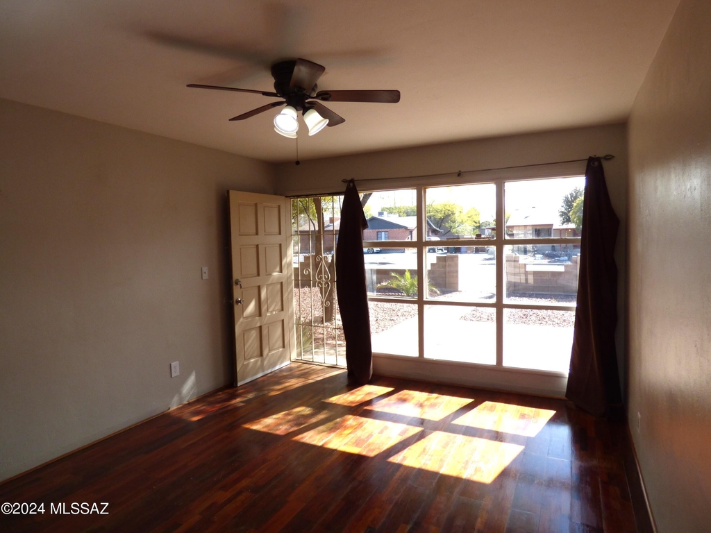 1227 E Allen Road - Photo 2