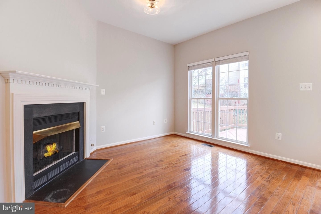 45609 Grand Central Sq - Photo 22