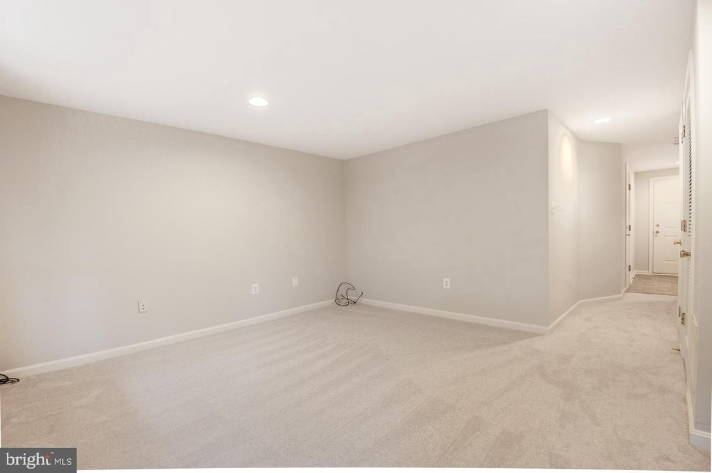 45609 Grand Central Sq - Photo 26