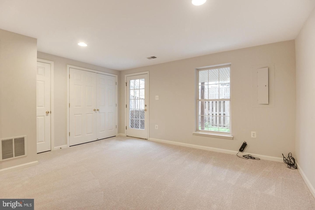 45609 Grand Central Sq - Photo 28