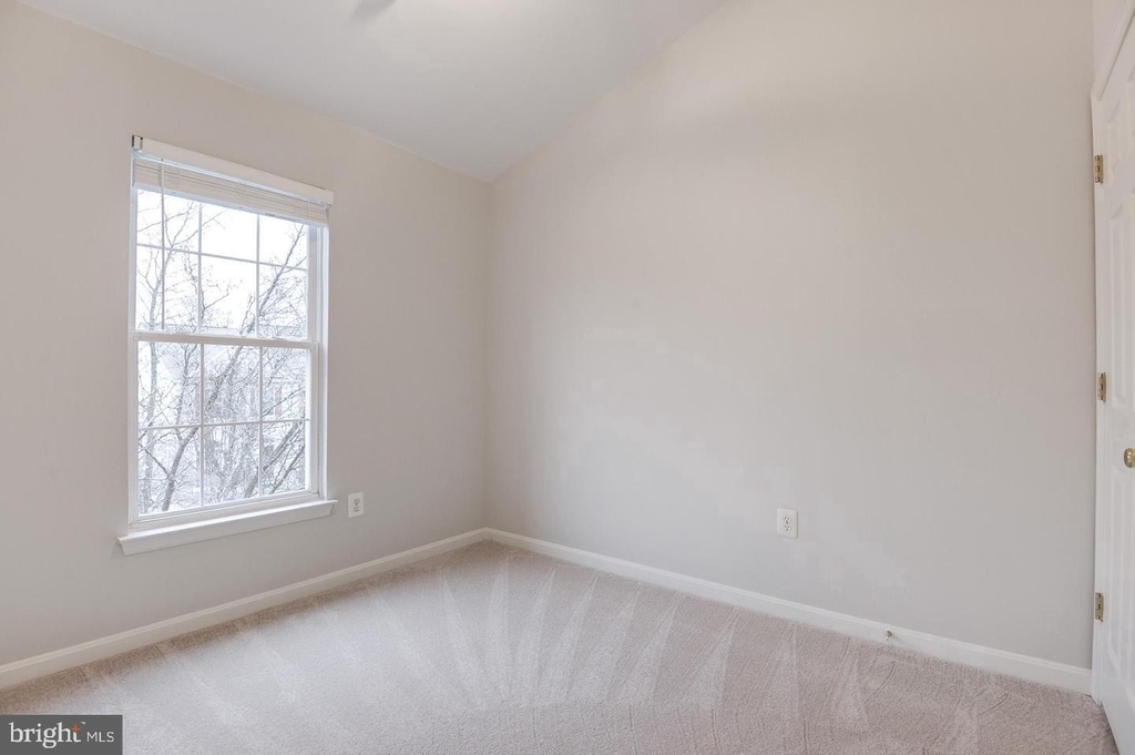 45609 Grand Central Sq - Photo 17