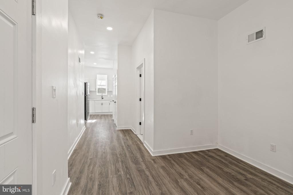 1332 W Toronto St - Photo 2