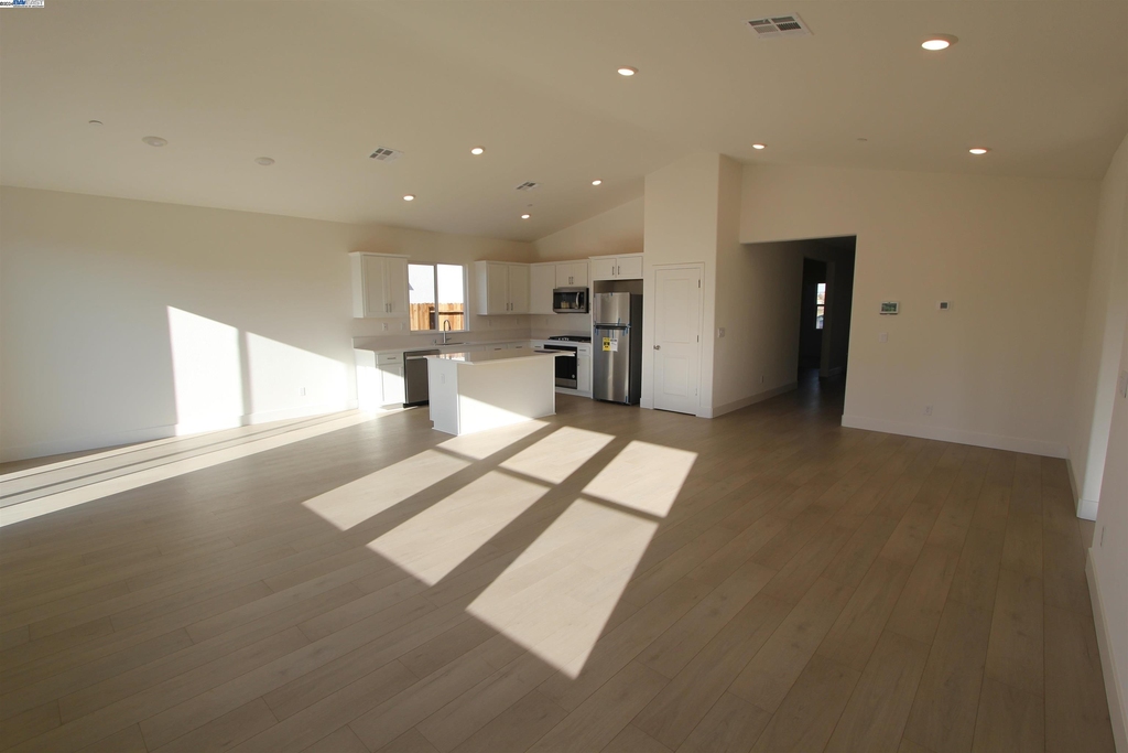 1280 Salinas River St - Photo 2