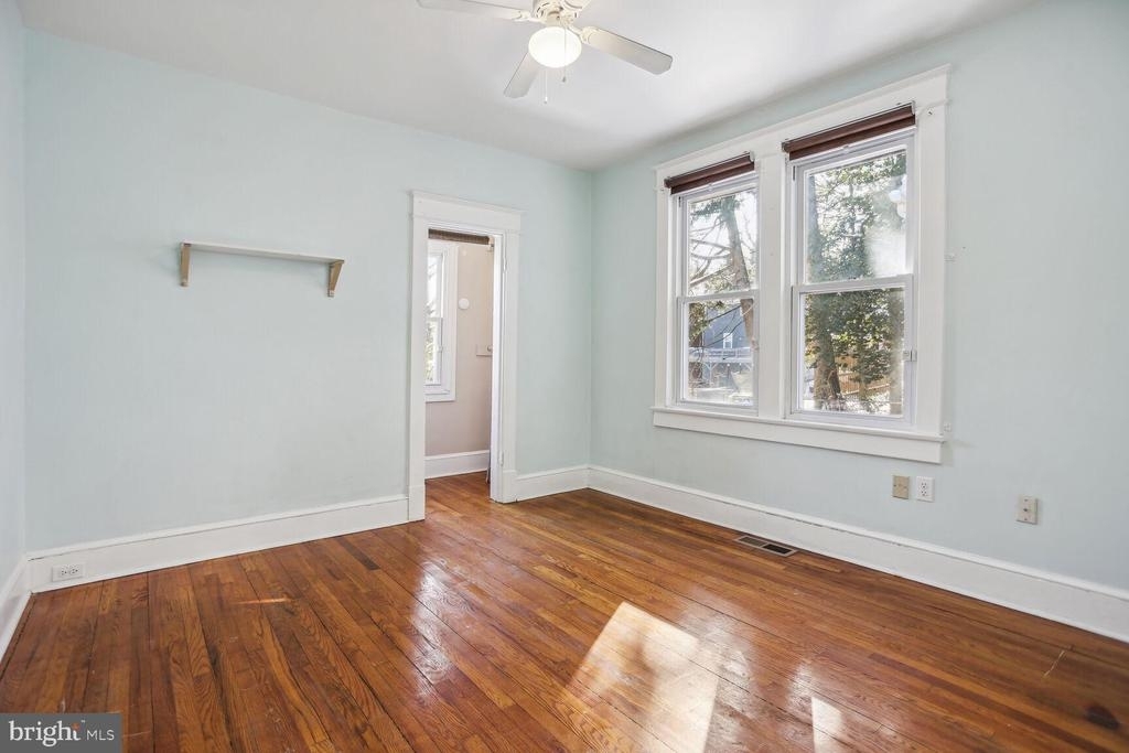 2611 Myrtle Ave Ne - Photo 4