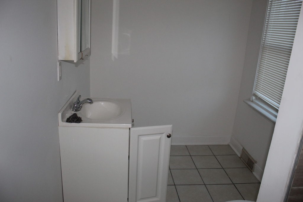 7710 S Greenwood Avenue - Photo 10