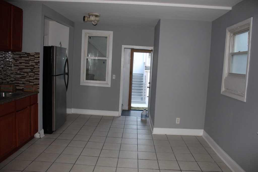 7710 S Greenwood Avenue - Photo 2