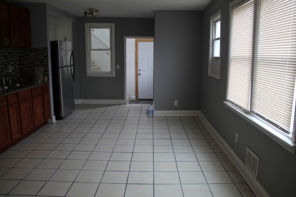 7710 S Greenwood Avenue - Photo 3