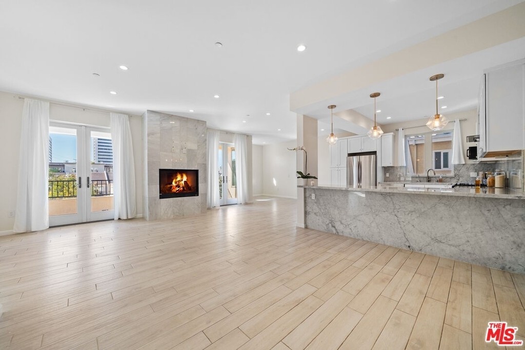 1654 Greenfield Ave - Photo 1