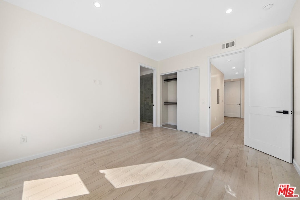 1654 Greenfield Ave - Photo 8