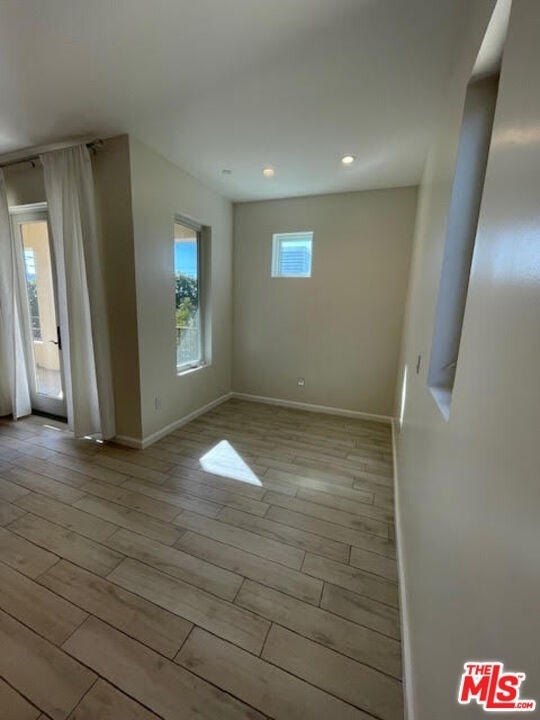 1654 Greenfield Ave - Photo 16