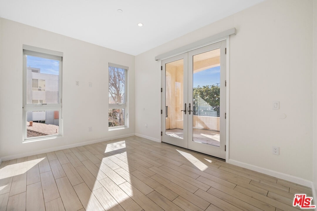 1654 Greenfield Ave - Photo 10