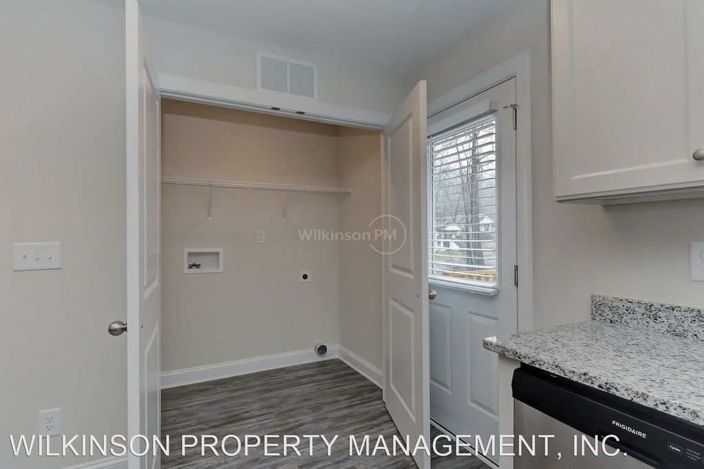 142 E Bell Street - Photo 15