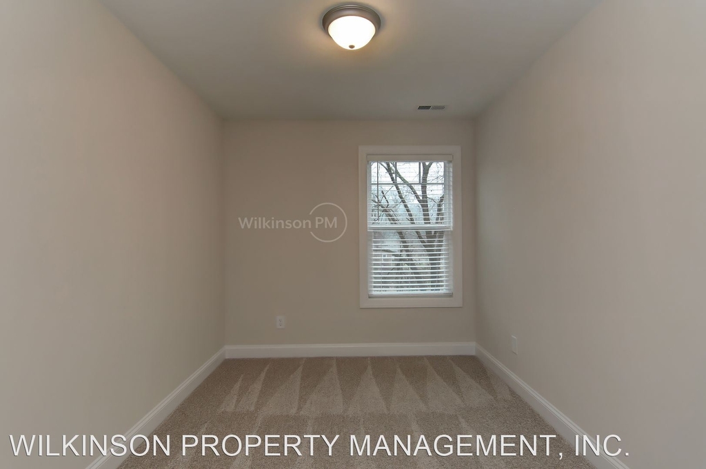 142 E Bell Street - Photo 21