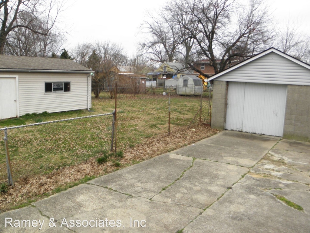 1108 Hathaway Ave - Photo 16