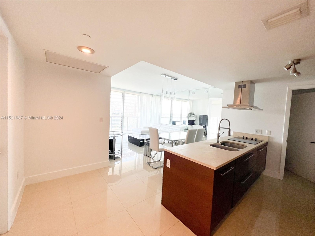 495 Brickell Ave - Photo 3