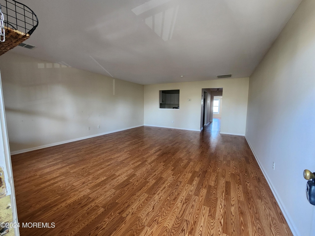 102 Lenison Avenue - Photo 3