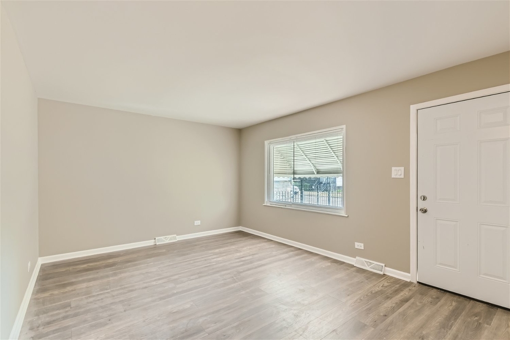 8355 S Kerfoot Avenue - Photo 3