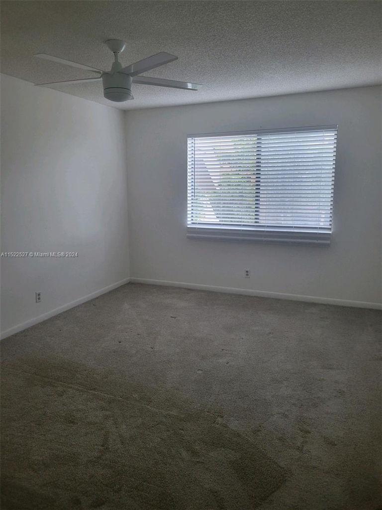 8040 Hampton Blvd - Photo 4