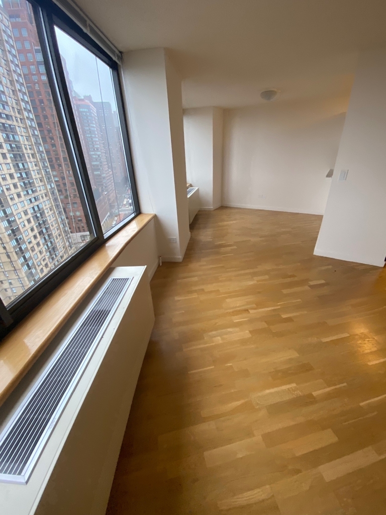 East 96th Street - Photo 2