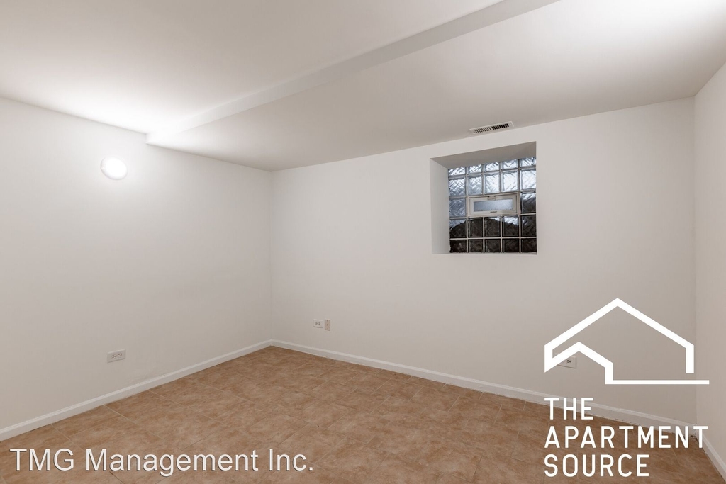 1260 N Greenview Avenue - Photo 13