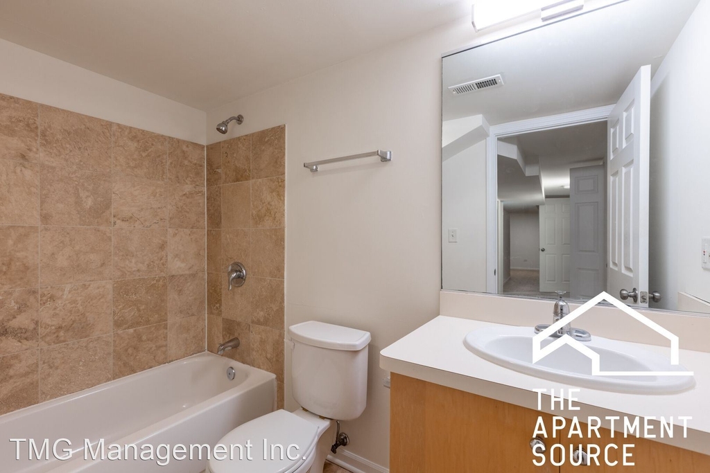 1260 N Greenview Avenue - Photo 15