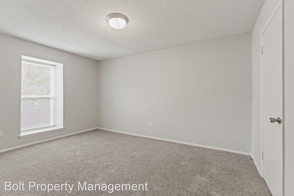 2413 Wade Hampton Blvd 864-244-0899 - Photo 4
